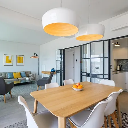 Nomad's 2bed Riverside Apartment