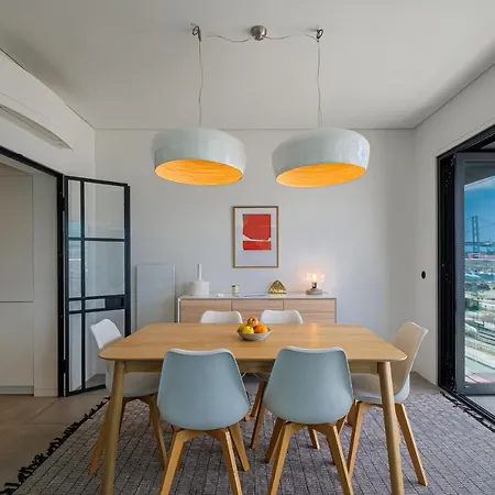 Nomad's 2bed Riverside * Lisbon