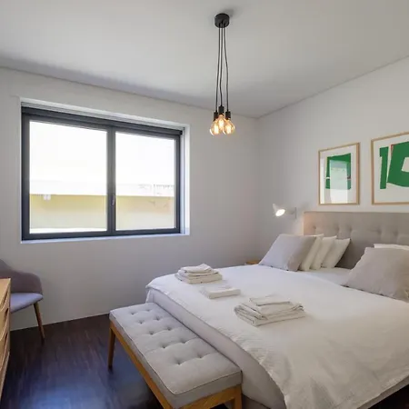 Nomad's 2bed Riverside