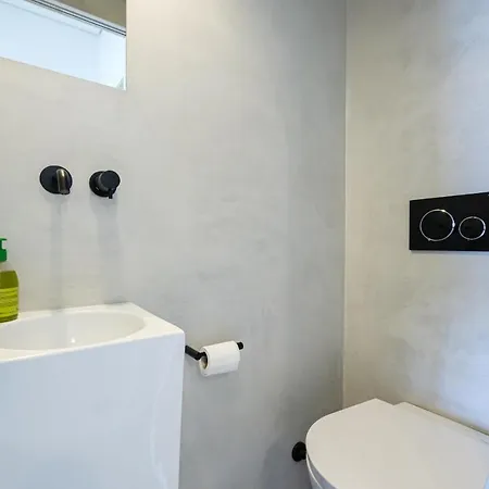 Nomad's 2bed Riverside Apartment *